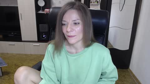 lilith small21 online show from February 4, 9:17 am