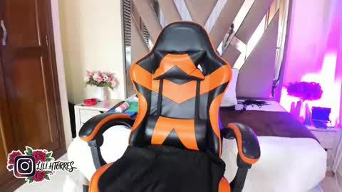 liliINDEPENDENT MODEL online show from March 3, 10:27 pm