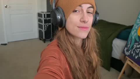 L online show from December 13, 4:49 pm