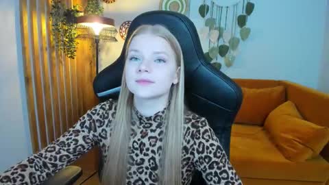 lilitrosen online show from September 18, 6:39 pm