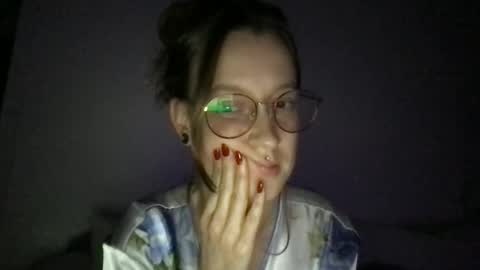 Snapshot of liljbby chatting on October 31, 3:19 am Jay please help me reach 50 thumbs up online show from October 31, 3:19 am