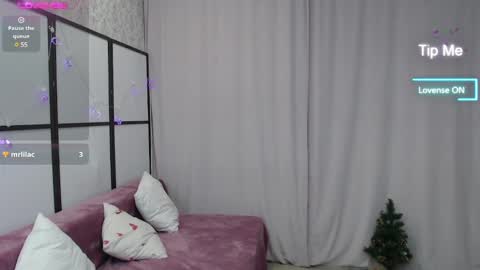 Snapshot of lillian_clark7 chatting on December 12, 8:36 am Lillian online show from December 12, 8:36 am
