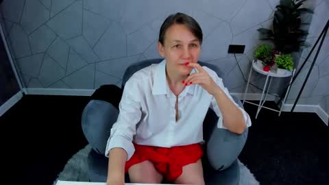 lillian_white1 online show from December 15, 11:45 am