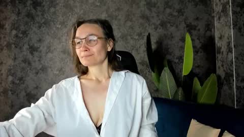 Snapshot of lillian_white1 chatting on October 19, 12:12 am lillian_white1 online show from October 19, 12:12 am