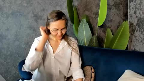 Snapshot of lillian_white1 chatting on October 21, 12:14 am lillian_white1 online show from October 21, 12:14 am