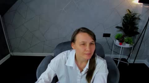 lillian_white1 online show from December 13, 8:32 am