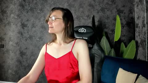 Snapshot of lillian_white1 chatting on October 20, 12:13 am lillian_white1 online show from October 20, 12:13 am