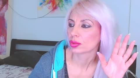 Lara online show from February 16, 7:05 pm