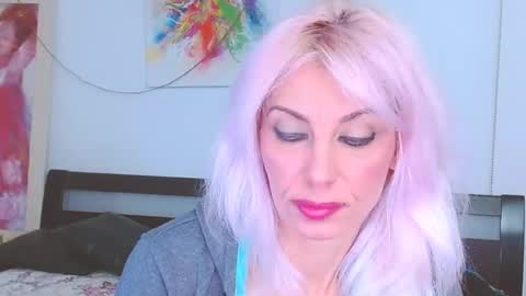 Lara online show from February 19, 8:31 pm