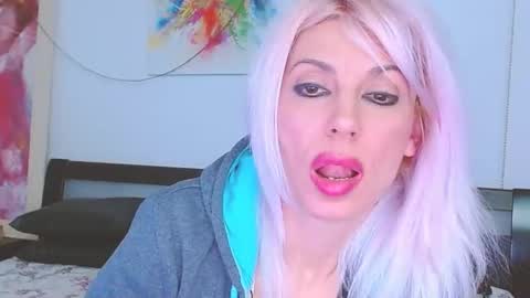 Lara online show from February 11, 11:12 pm