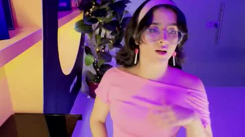 Snapshot of lillianderson chatting on October 12, 1:35 pm lillianderson -  Next stream start at 0700hs GTM-3 online show from October 12, 1:35 pm