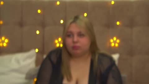 Snapshot of lillianhaig chatting on December 10, 9:22 pm LillianHaig online show from December 10, 9:22 pm