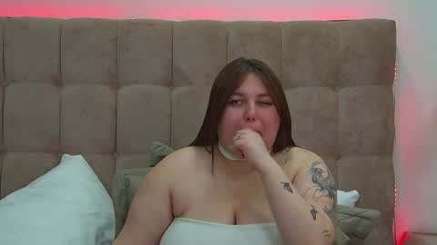 Snapshot of lillianhaig chatting on February 2, 5:10 am LillianHaig online show from February 2, 5:10 am