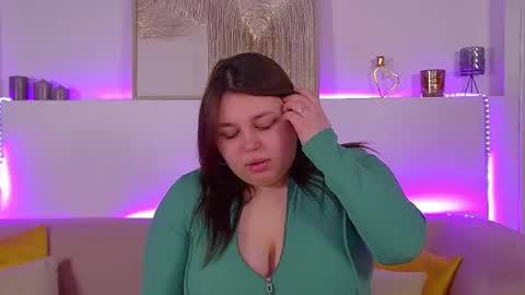 Snapshot of lillianhaig chatting on March 8, 6:46 pm LillianHaig online show from March 8, 6:46 pm