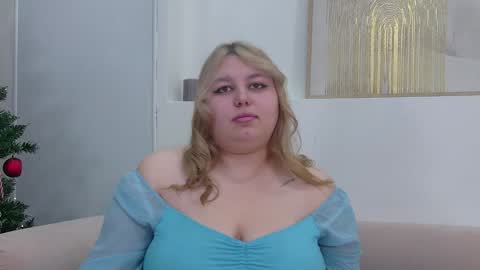 Snapshot of lillianhaig chatting on December 16, 6:38 pm LillianHaig online show from December 16, 6:38 pm