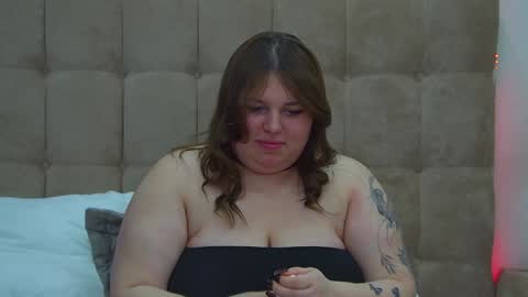 Snapshot of lillianhaig chatting on February 8, 5:08 am LillianHaig online show from February 8, 5:08 am