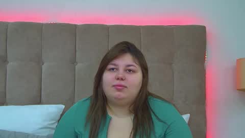 Snapshot of lillianhaig chatting on February 9, 6:37 pm LillianHaig online show from February 9, 6:37 pm