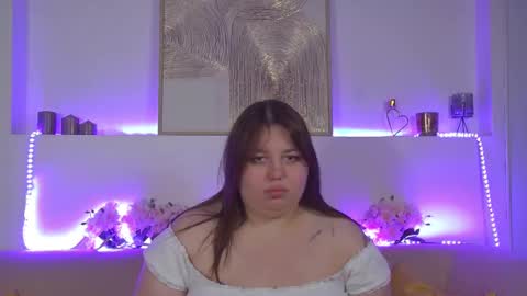 Snapshot of lillianhaig chatting on February 18, 5:20 am LillianHaig online show from February 18, 5:20 am