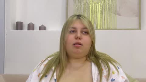 Snapshot of lillianhaig chatting on December 23, 5:06 am LillianHaig online show from December 23, 5:06 am