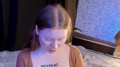 Snapshot of lillie_berry chatting on October 10, 5:12 am lillie_berry online show from October 10, 5:12 am