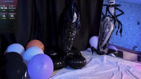 Snapshot of lillie_berry chatting on October 29, 4:39 am lillie_berry online show from October 29, 4:39 am