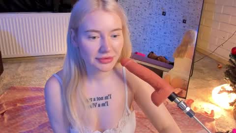 lillie_berry online show from February 8, 5:11 am