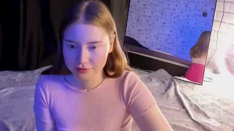 Snapshot of lillie_berry chatting on October 11, 5:23 am lillie_berry online show from October 11, 5:23 am