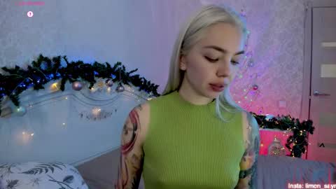 LilliMoore online show from December 21, 12:37 am