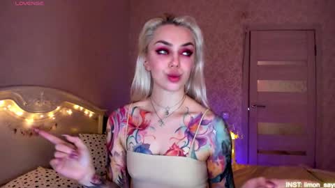 LilliMoore online show from May 30, 1:36 am