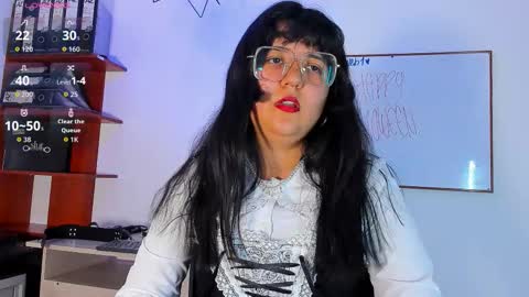 lillit_darkheart_ online show from October 31, 8:35 pm