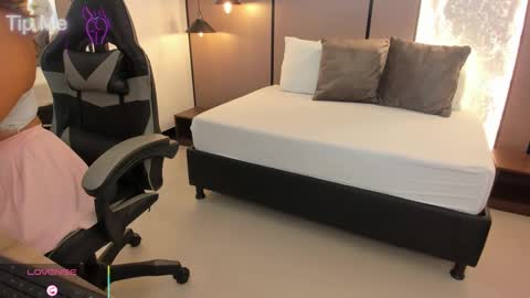 Snapshot of lilly_ass chatting on September 30, 12:22 pm L I L L Y online show from September 30, 12:22 pm