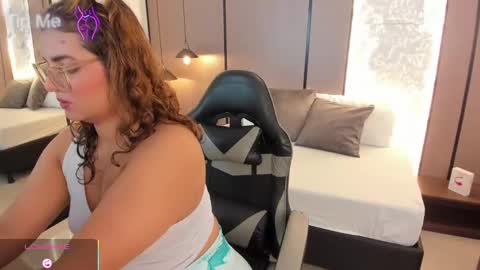 Snapshot of lilly_ass chatting on October 1, 12:32 pm L I L L Y online show from October 1, 12:32 pm