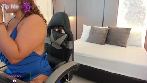 Snapshot of lilly_ass chatting on October 6, 12:33 pm L I L L Y online show from October 6, 12:33 pm