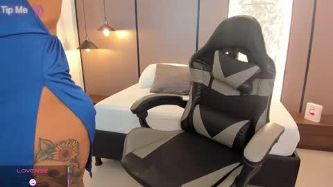 Snapshot of lilly_ass chatting on October 17, 12:19 pm L I L L Y online show from October 17, 12:19 pm