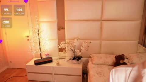 Lilly Colins online show from April 13, 7:36 pm