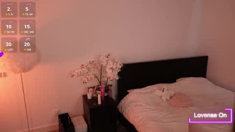 Snapshot of lilly_colins chatting on October 2, 6:02 pm Lilly Colins online show from October 2, 6:02 pm