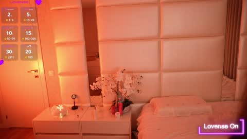 Snapshot of lilly_colins chatting on October 23, 6:47 pm Lilly Colins online show from October 23, 6:47 pm