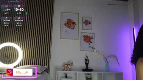 Snapshot of lilly_dollss chatting on September 30, 12:22 pm Sofia online show from September 30, 12:22 pm