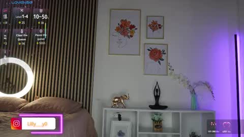 Snapshot of lilly_dollss chatting on September 18, 12:58 pm Sofia online show from September 18, 12:58 pm