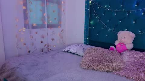 Snapshot of lilly_peach22 chatting on September 21, 5:17 am Lilly Peach online show from September 21, 5:17 am