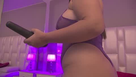 Snapshot of lilly_peach22 chatting on January 16, 8:14 pm Lilly Peach online show from January 16, 8:14 pm