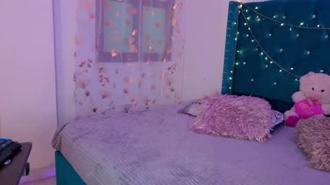 Snapshot of lilly_peach22 chatting on September 11, 5:19 am Lilly Peach online show from September 11, 5:19 am