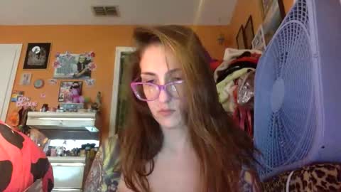 hi guys im back on here 3 online show from February 21, 10:32 pm