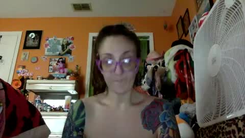hi guys im back on here 3 online show from September 10, 9:59 pm