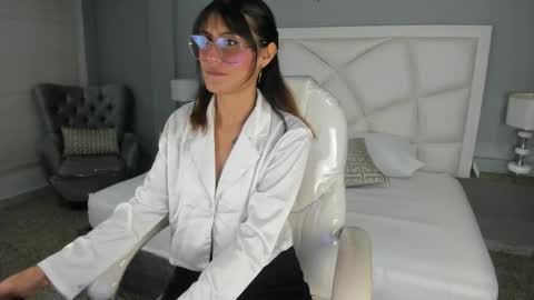 lillywills online show from October 11, 4:17 am