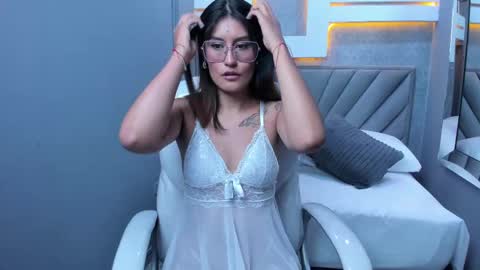 lillywills online show from September 30, 4:40 am