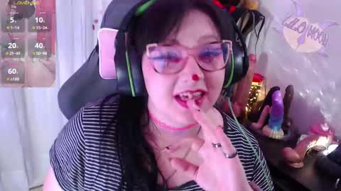 Snapshot of lilomoon69 chatting on October 21, 6:34 pm Lilo  online show from October 21, 6:34 pm