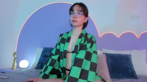 Lilou online show from December 4, 11:52 am
