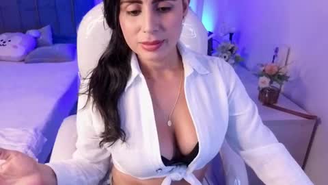 Snapshot of lilu_ds chatting on October 4, 9:08 pm lilu_ds online show from October 4, 9:08 pm