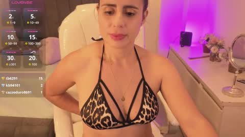 Snapshot of lilu_ds chatting on October 22, 10:59 pm lilu_ds online show from October 22, 10:59 pm